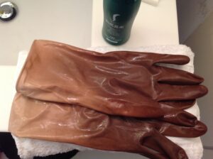 ar髪-アラカミ-ニトリルの手袋はヘアカラートリートメントを使う時には必須の道具です